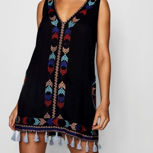 Boohoo Dresses & Skirts - 🎀🎉Host Pick🎀🎉 NWT Embroidered Sun Dress